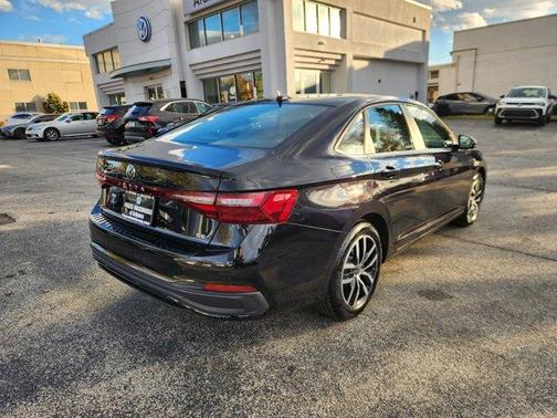 2025 Volkswagen Jetta 1.5T SE