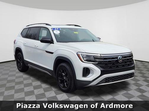 Pure White 2025 Volkswagen Atlas 2.0T Peak Edition