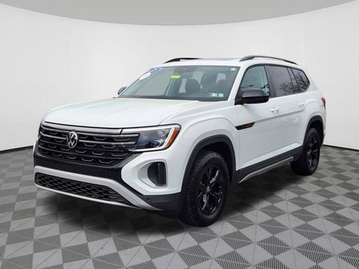 Pure White 2025 Volkswagen Atlas 2.0T Peak Edition