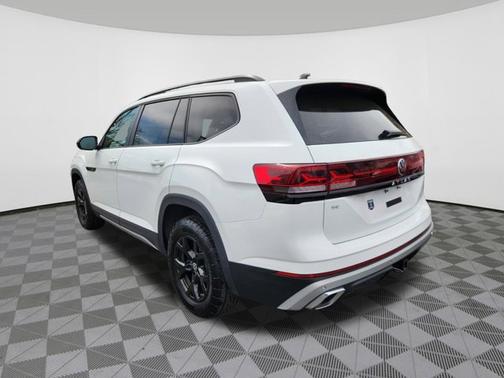 Pure White 2025 Volkswagen Atlas 2.0T Peak Edition