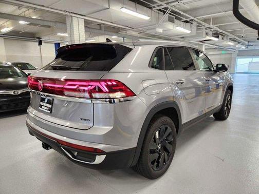 2025 Volkswagen Atlas Cross Sport 2.0T SE w/Technology