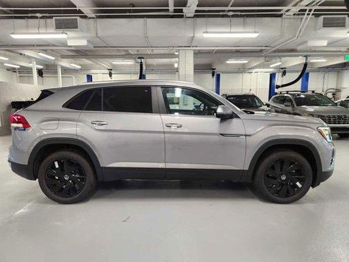 2025 Volkswagen Atlas Cross Sport 2.0T SE w/Technology