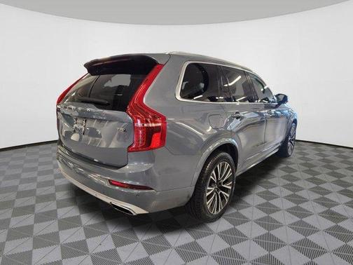 2020 Volvo XC90 T5 Momentum 7 Passenger