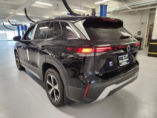 2025 Volkswagen Tiguan 2.0T SE