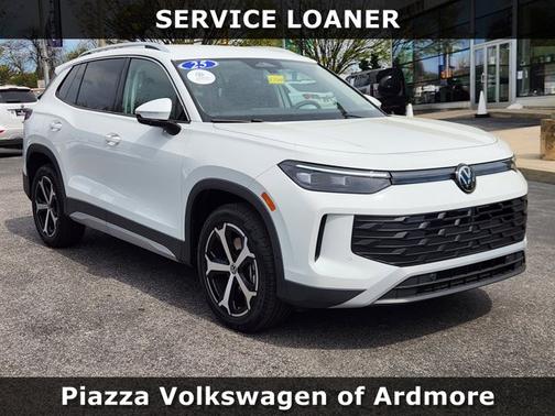 Pure White 2025 Volkswagen Tiguan 2.0T SE