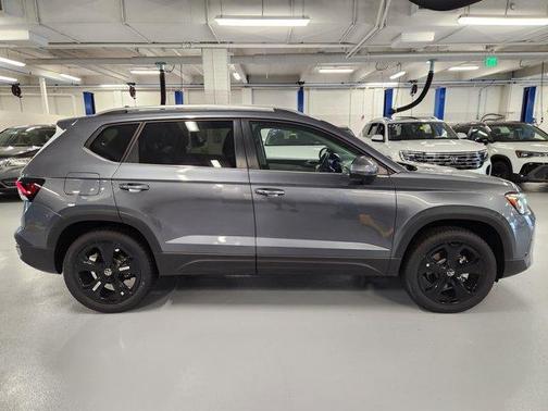 2025 Volkswagen Taos 1.5T SEL