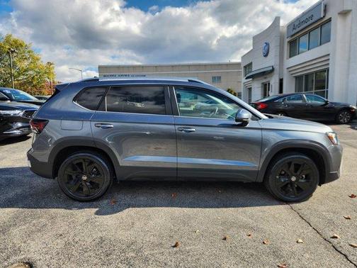 2025 Volkswagen Taos 1.5T SE