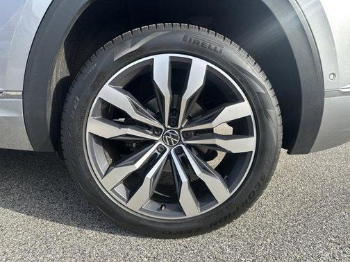 2022 Volkswagen Atlas Cross Sport 3.6L V6 SEL Premium R-Line