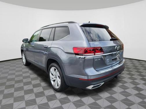 Platinum Gray Metallic 2023 Volkswagen Atlas 3.6 SE w/ Technology