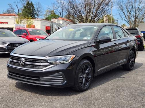 Deep Black Pearl Effect 2023 Volkswagen Jetta 1.5T SE