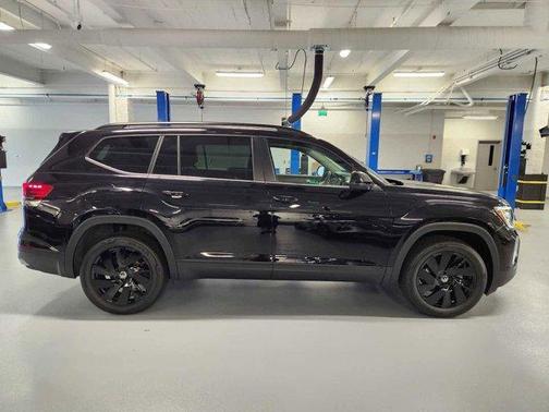 2025 Volkswagen Atlas 2.0T SE
