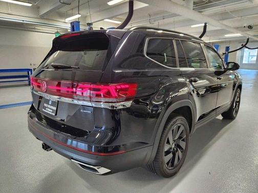 2025 Volkswagen Atlas 2.0T SE