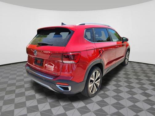 Kings Red 2023 Volkswagen Taos 1.5T SE