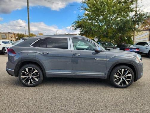 2026 Volkswagen Atlas Cross Sport 2.0T SEL Premium R-Line