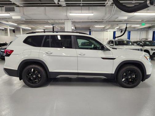 2025 Volkswagen Atlas 2.0T Peak Edition