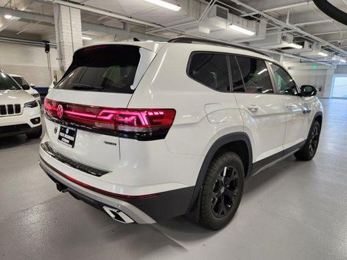 2025 Volkswagen Atlas 2.0T Peak Edition