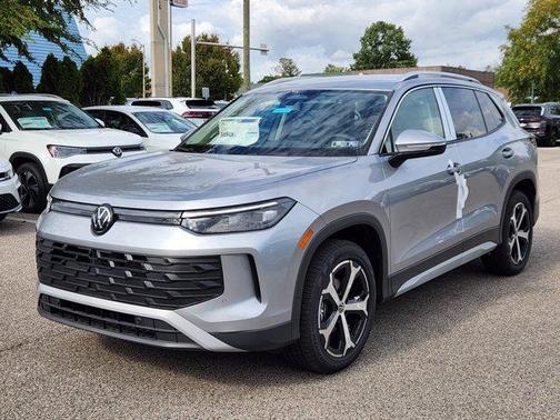 2025 Volkswagen Tiguan 2.0T SE