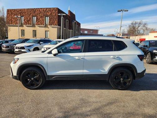 2025 Volkswagen Taos 1.5T SEL