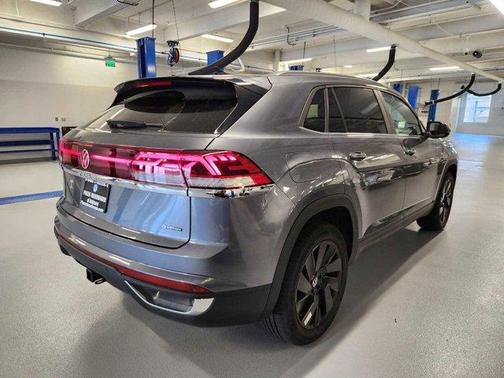 2025 Volkswagen Atlas Cross Sport 2.0T SE w/Technology