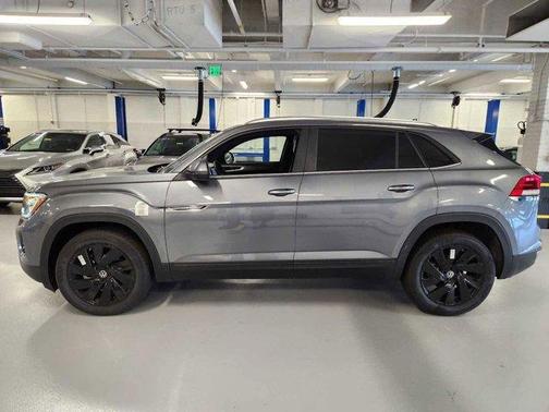 2025 Volkswagen Atlas Cross Sport 2.0T SE w/Technology