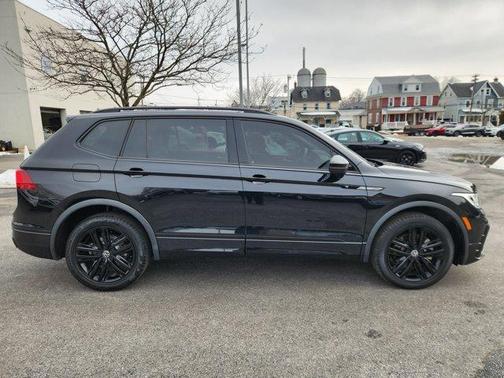 2022 Volkswagen Tiguan 2.0T SE R-Line Black