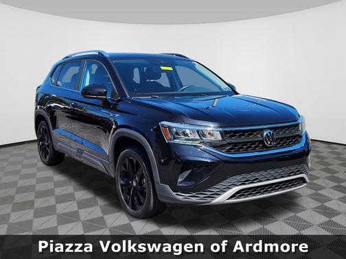 Deep Black Pearl Effect 2023 Volkswagen Taos 1.5T SE