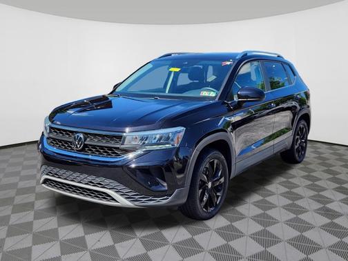 Deep Black Pearl Effect 2023 Volkswagen Taos 1.5T SE