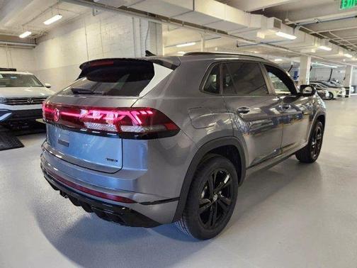 2025 Volkswagen Atlas Cross Sport 2.0T SEL R-Line Black