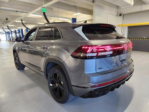 2025 Volkswagen Atlas Cross Sport 2.0T SEL R-Line Black