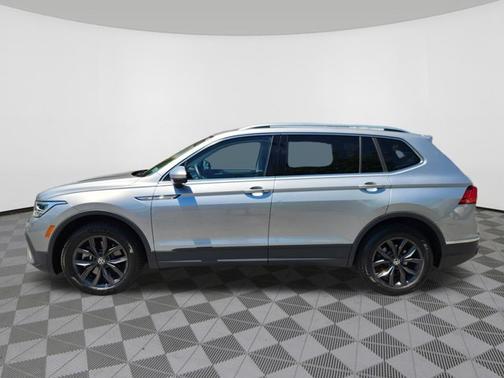 Pyrite Silver Metallic 2024 Volkswagen Tiguan 2.0T SE