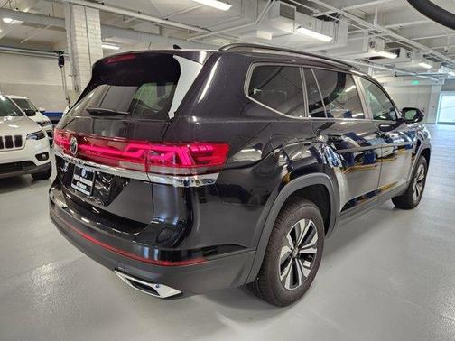 2025 Volkswagen Atlas 2.0T SE