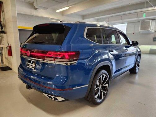 2025 Volkswagen Atlas 2.0T SEL Premium R-Line