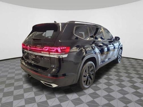 2025 Volkswagen Atlas 2.0T SE