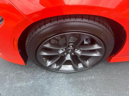 Go Mango 2023 Dodge Charger Scat Pack