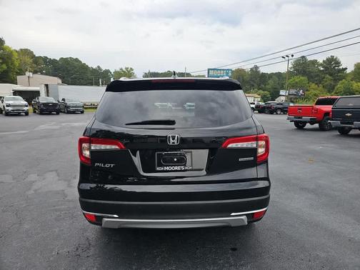 2022 Honda Pilot Touring 8-Passenger