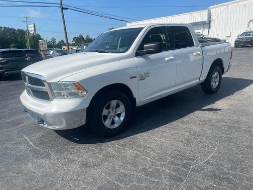 Bright White Clearcoat 2019 RAM 1500 SLT
