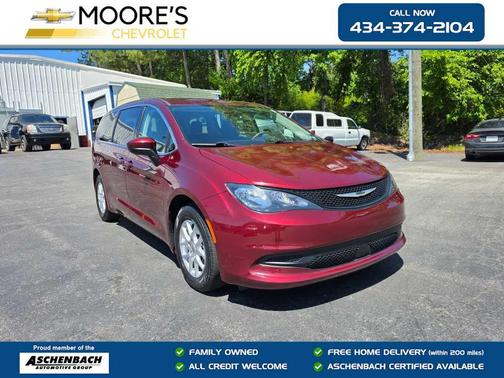 Velvet Red Pearlcoat 2023 Chrysler Voyager LX