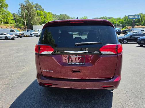 Velvet Red Pearlcoat 2023 Chrysler Voyager LX