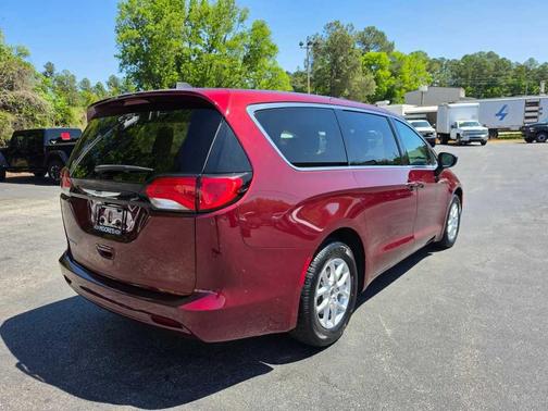 Velvet Red Pearlcoat 2023 Chrysler Voyager LX