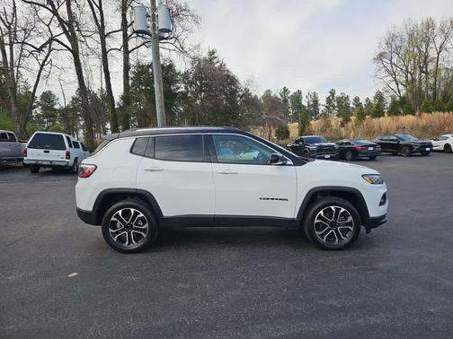Bright White Clearcoat 2022 Jeep Compass Limited