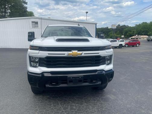 Summit White 2026 Chevrolet Silverado 2500 Custom