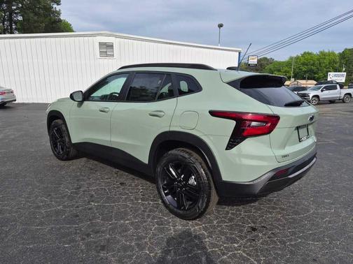 Cacti Green 2026 Chevrolet Trax FWD ACTIV