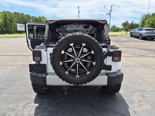 Bright White Clearcoat 2012 Jeep Wrangler Unlimited Sahara