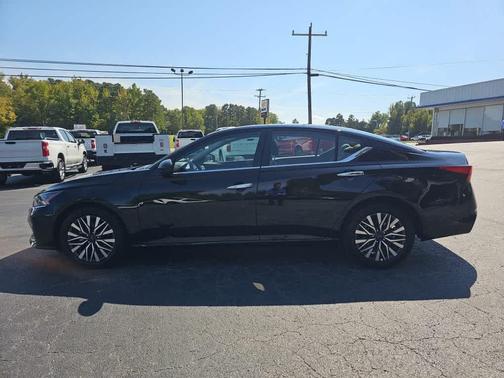 2025 Nissan Altima SV FWD