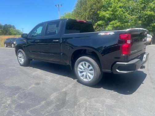 Black 2026 Chevrolet Silverado 1500 Custom