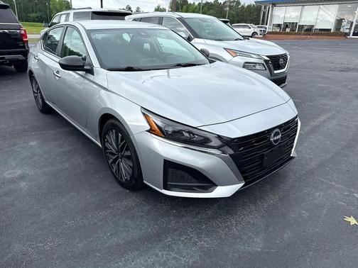 Brilliant Silver Metallic 2025 Nissan Altima SV FWD