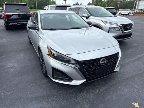 Brilliant Silver Metallic 2025 Nissan Altima SV FWD