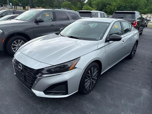 Brilliant Silver Metallic 2025 Nissan Altima SV FWD