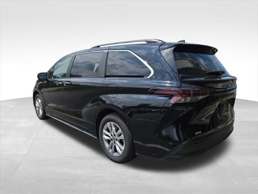 2024 Toyota Sienna XLE 7 Passenger