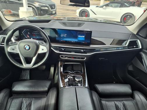 Black Sapphire Metallic 2025 BMW X7 xDrive40i